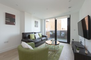 Appartement de base, 2 chambres | Aire de séjour | Téléviseur à écran plat