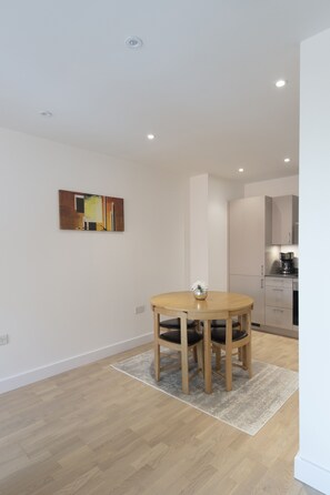 Basic Apartment, 2 Bedrooms | In-room dining