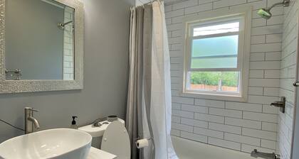 SPACIOUS country home, Sleeps 6 adults