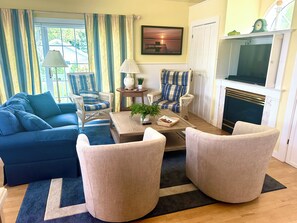 Smart TV, fireplace, DVD player, stereo