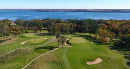 Charming Cottage Two Blocks from Downtown