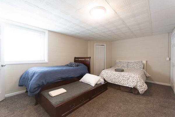 4 habitaciones, caja de seguridad en la habitación y escritorio