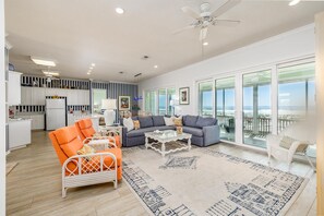 テレビ、DVD プレーヤー