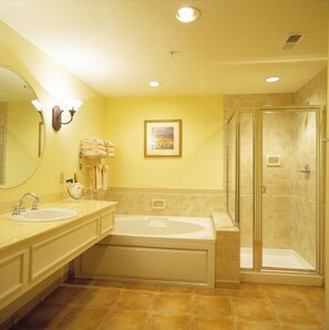 Combined shower/tub, jetted tub, hair dryer, towels - Turtle Cay - Key-West Style 2Bedrm 2.5bath Full Week Oceanview July 10-17 (Virginia Beach)