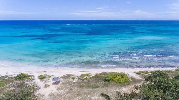 Beach nearby, white sand - Beach Palm Villa (Duncans)
