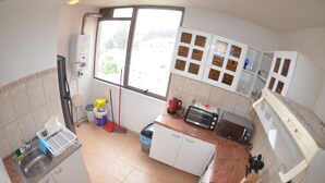 Apartemen Panorama, 3 kamar tidur | Dapur pribadi | Mesin pembuat kopi/teh, lemari es, microwave, dan kompor