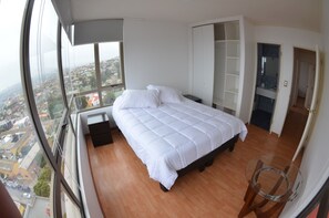 Panoramic Apartment, 3 Bedrooms | 1 bedroom, free WiFi, bed sheets - Lofts Ferrari (Valparaiso)