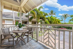 Outdoor dining - 3BR/3BA Villa: Central A/C! Short Walk To Beach! (Koloa)