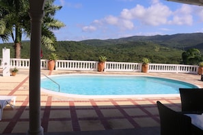 Outdoor pool - Mohagany House (Montego Bay)