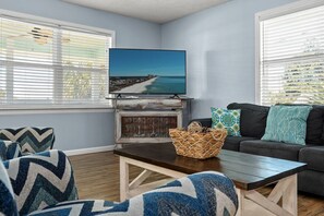 Smart TV, video games, ping pong - Anchors Away ~ Gulf View with Private Pool, Golf Cart & Fire Pit (Panama City Beach)