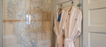 7th Street Bungalow · Cozy And Updated Bungalow