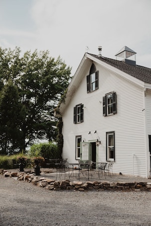 Se sirven cenas . John Joseph Inn