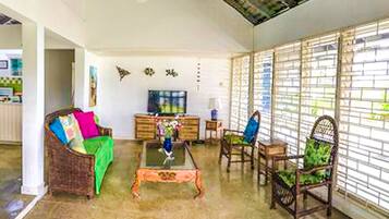 Villa | Living room | TV, DVD player