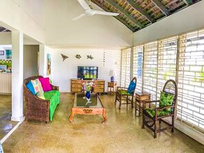 Villa | Sala de estar | Televisión y reproductor de DVD 