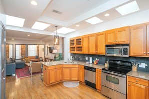 Fridge, microwave, oven, stovetop - Penthouse on the Broadway Strip (Nashville)