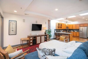 1 habitación, tabla de planchar con plancha, wifi y ropa de cama