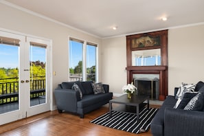 Deluxe House, Multiple Bedrooms, Kitchen | Living room | 50-inch flat-screen TV with satellite channels, TV, fireplace