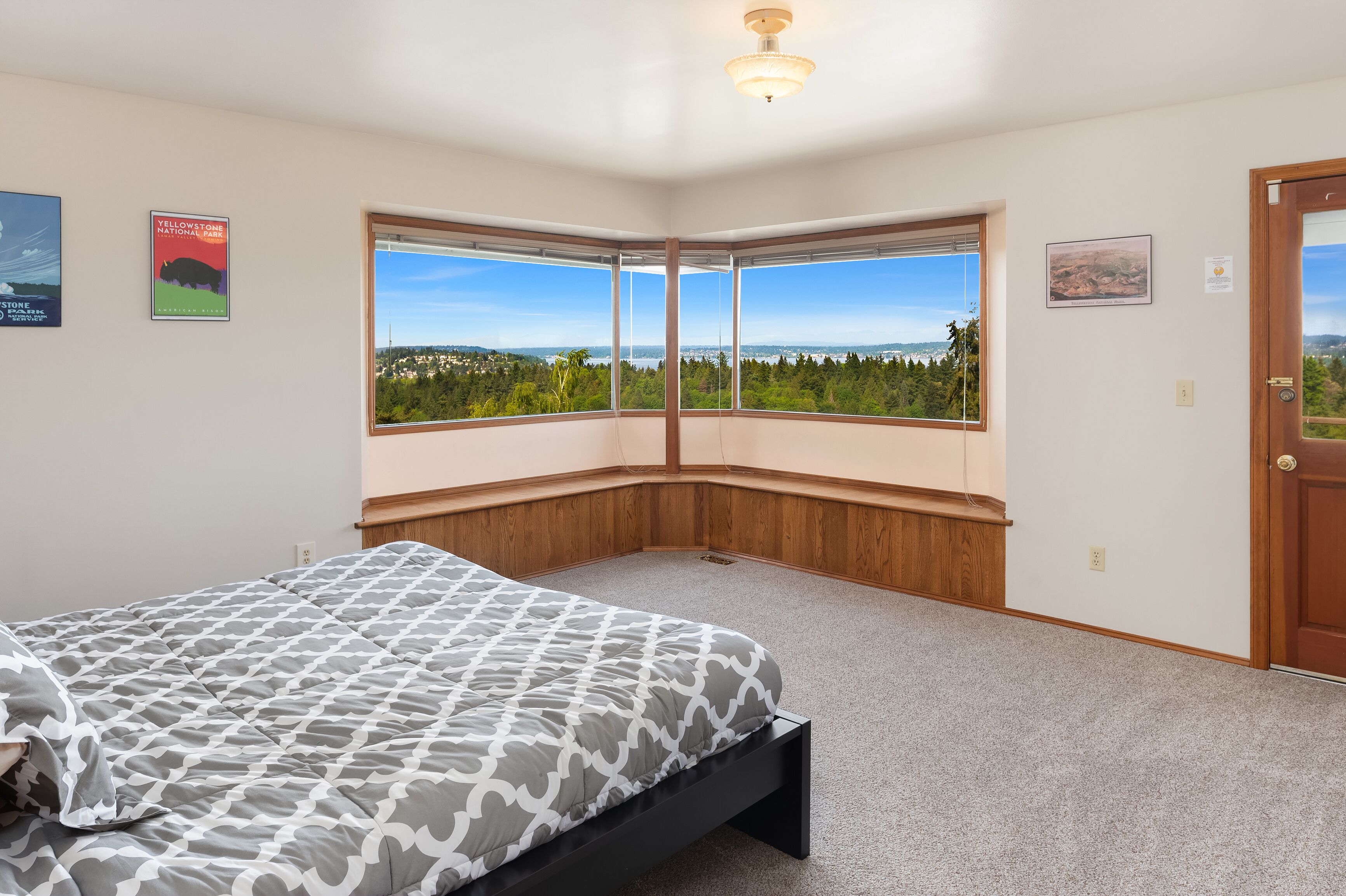 Deluxe House, Multiple Bedrooms, Kitchen | 7 bedrooms, individually decorated, individually furnished