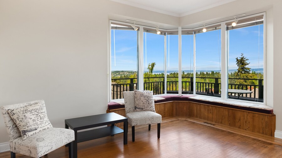 Seattle Vacation Home: The Tuscan Villa