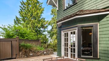 Deluxe House, Multiple Bedrooms, Kitchen | Terrace/patio