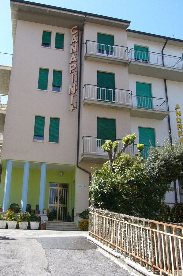 Mặt tiền nơi lưu trú