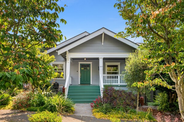 Exterior - Seattle Vacation Home: The Campus (Seattle)