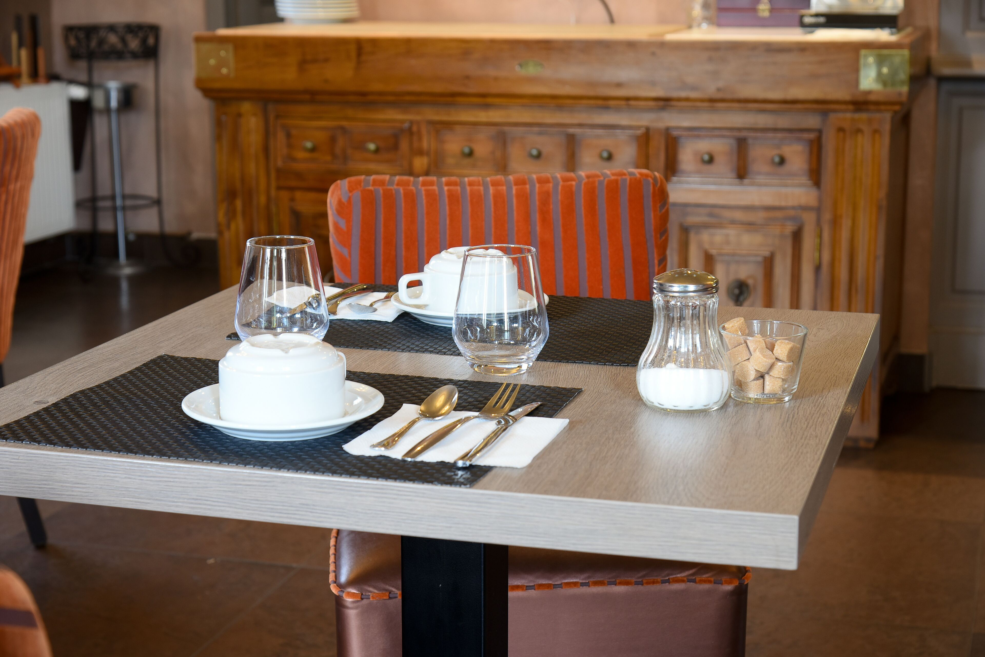 daily continental breakfast (eur 10.00 per person)