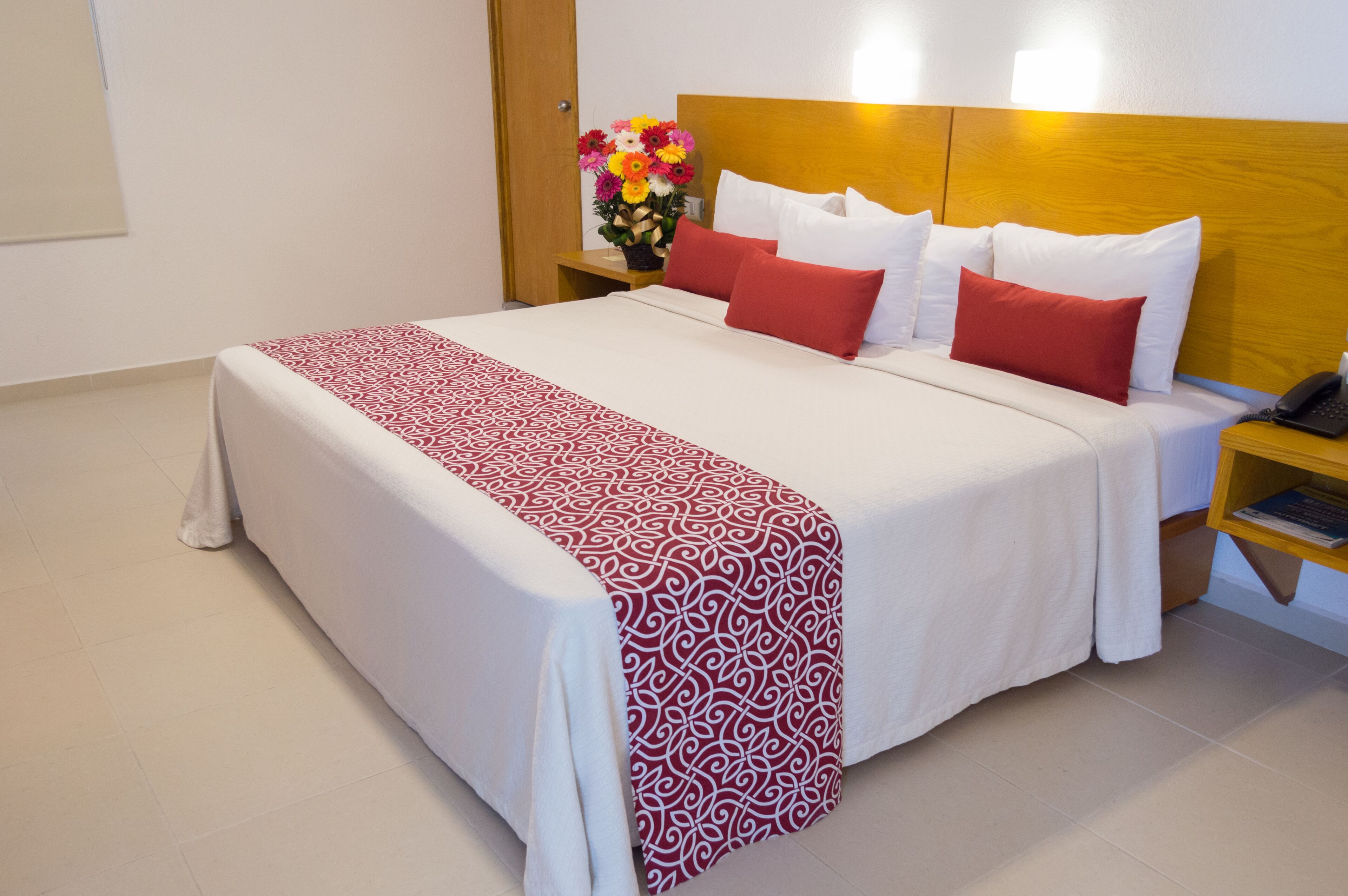 double room single use, 1 king bed | 1 bedroom, individually decorated, individually furnished, desk