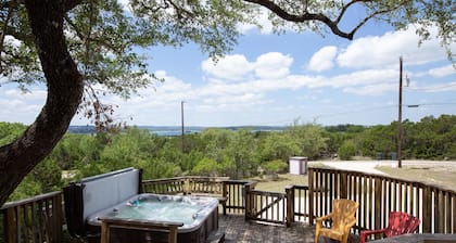 At Canyon Lake CL1233 3 Bedroom Villa by RedAwning