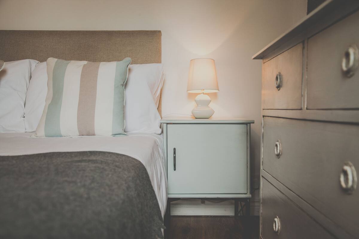 Standard Double Room, 1 Double Bed, Shared Bathroom | Blackout drapes, iron/ironing board (on request), WiFi (free)