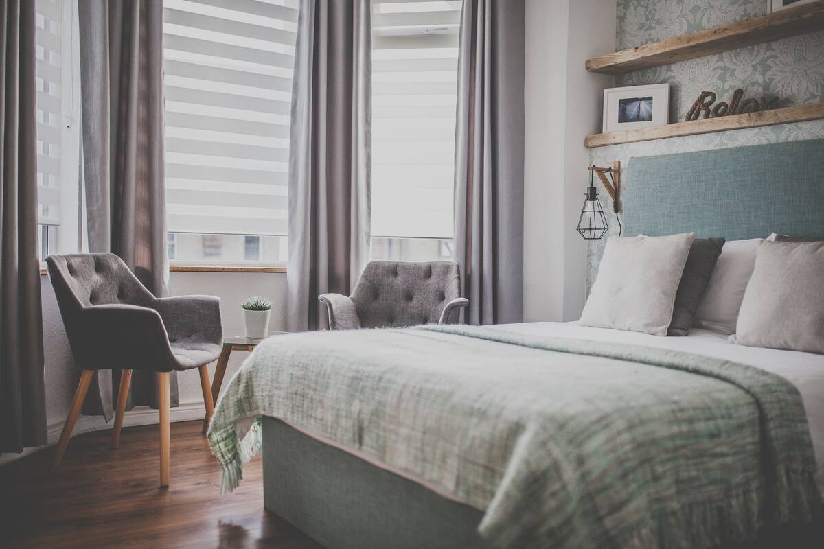 Standard Double Room, 1 Double Bed | Blackout drapes, iron/ironing board (on request), WiFi (free)