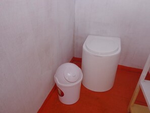 Douche, articles de toilette gratuits, serviettes fournies