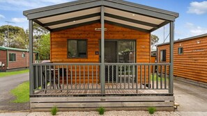 Deluxe Cabin (2BR) - Sleeps 5 | Terrace/patio - Tasman Holiday Parks - Geelong (Belmont)