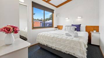 Standard-mökki, 2 makuuhuonetta (Family sleeps 5) | 1 makuuhuone, silitysrauta/-lauta, ilmainen Wi-Fi, vuodevaatteet