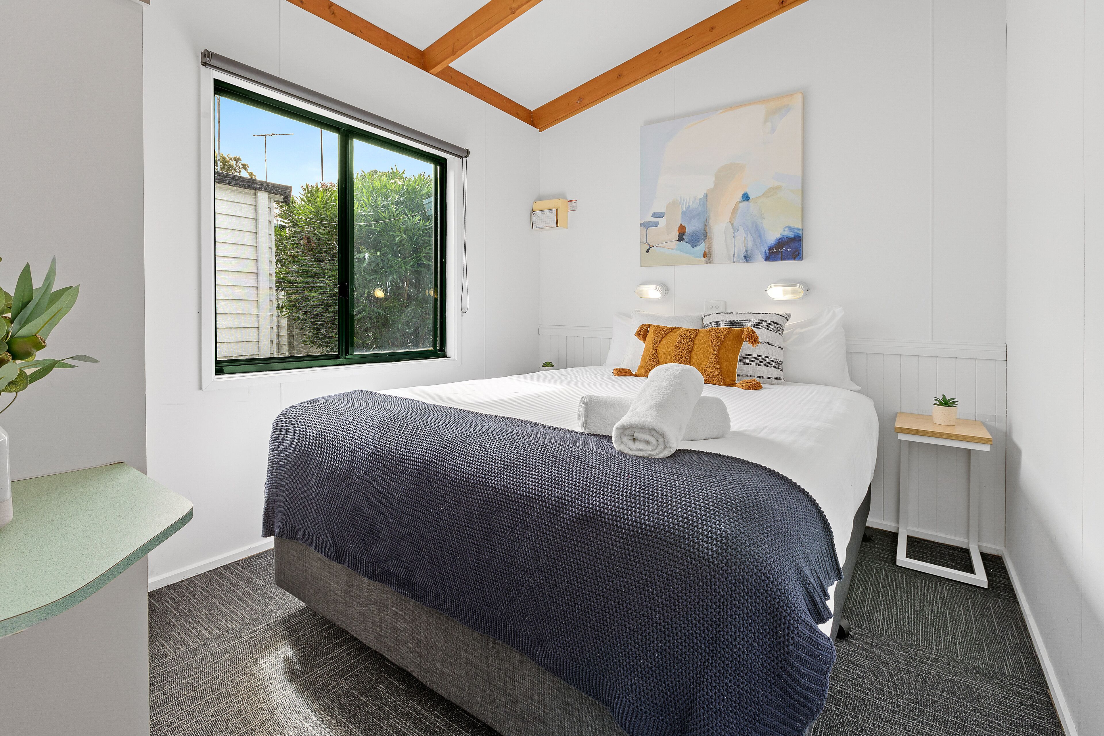 Deluxe Cabin (2BR) - Sleeps 6 | 1 bedroom, iron/ironing board, free WiFi, bed sheets