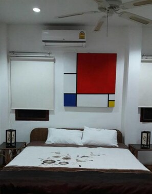 Premium bedding, in-room safe, desk, blackout curtains