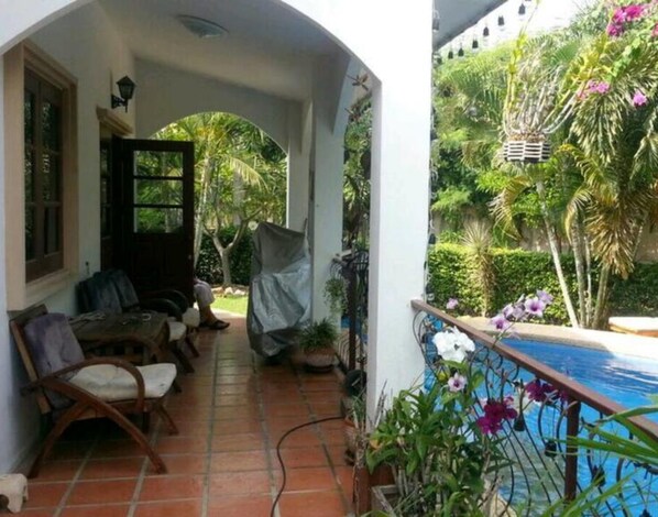 ด้านหน้าที่พัก