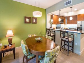 Dining - Ground Floor, 2 Bedroom Luxe - Hali`i Kai 24C (WAIKOLOA)
