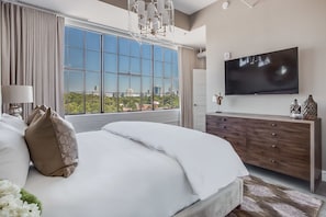 3 habitaciones, tabla de planchar con plancha, wifi y ropa de cama