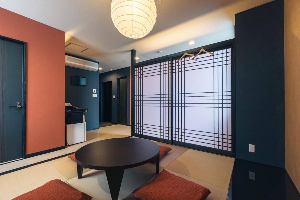 Standard Studio | Desk, soundproofing, free WiFi, bed sheets