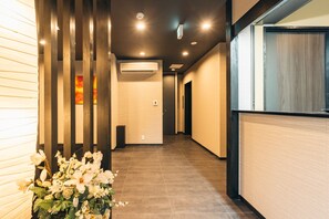 Interior entrance - KINGYO - DOYANEN HOTELS (Osaka)