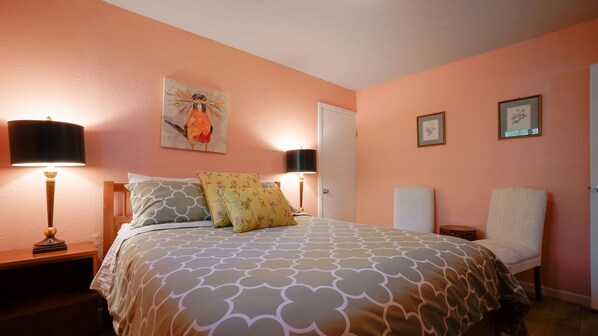 2 habitaciones, tabla de planchar con plancha y cunas gratuitas 