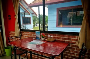 8 ห้องนอน, เครื่องนอนระดับพรีเมียม, ห้องพักตกแต่งอย่างมีเอกลักษณ์