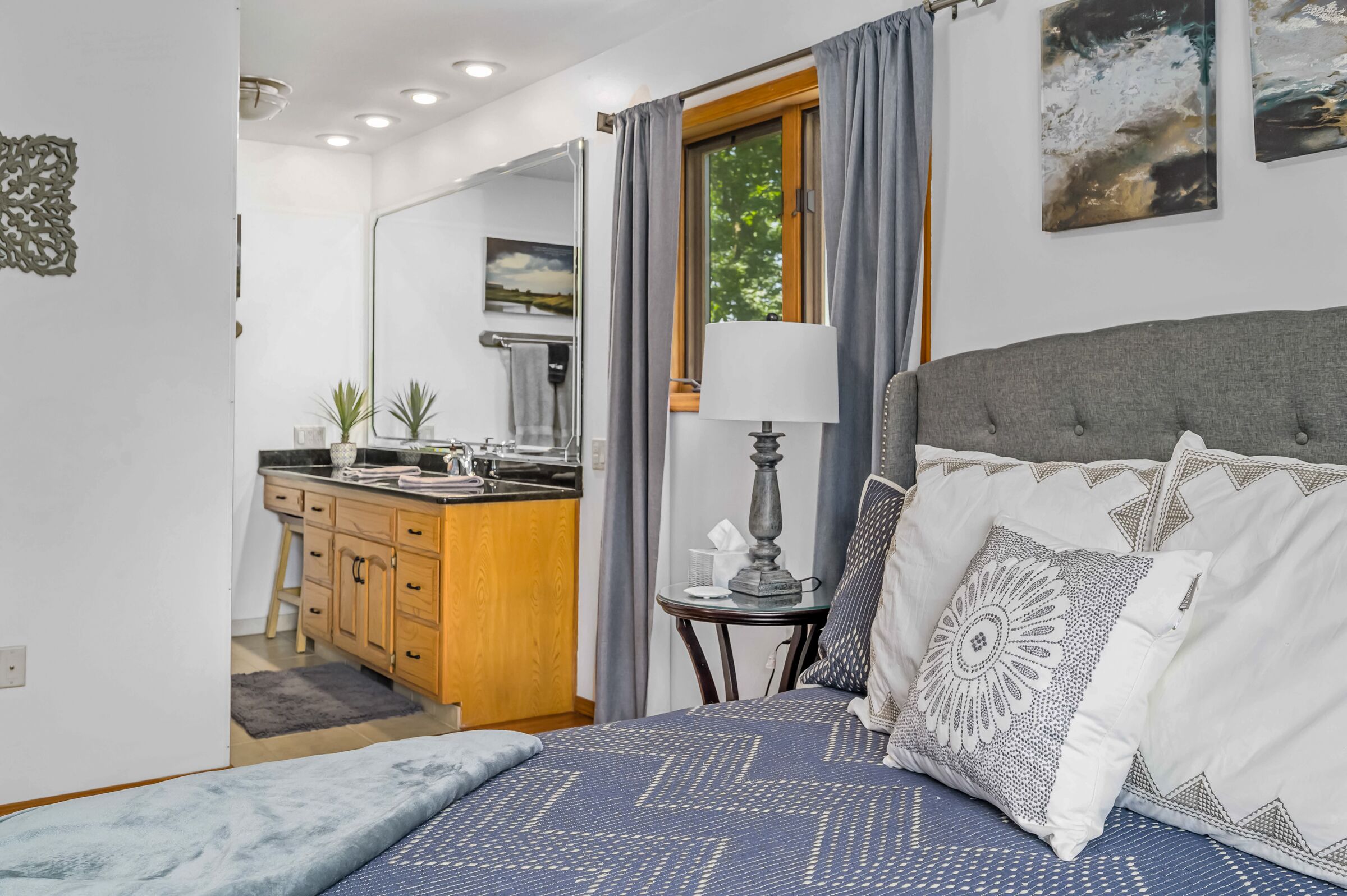 5 slaapkamers, een strijkplank/strijkijzer, reisbedje, gratis wifi