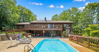 Private Pool, On its own 2 acres, FirePit, Pinball