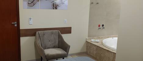 Presidential Room | Blackout drapes, free WiFi, bed sheets