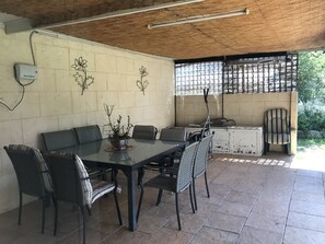 屋外ダイニングエリア