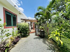 Property grounds - Travel to Luna @ iL Sognatore - Unique, Cozy & Private Guest Suite (Aguadilla Pueblo)