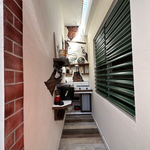 Fridge, stovetop, coffee/tea maker, cookware/dishes/utensils - Travel to Luna @ iL Sognatore - Unique, Cozy & Private Guest Suite (Aguadilla Pueblo)
