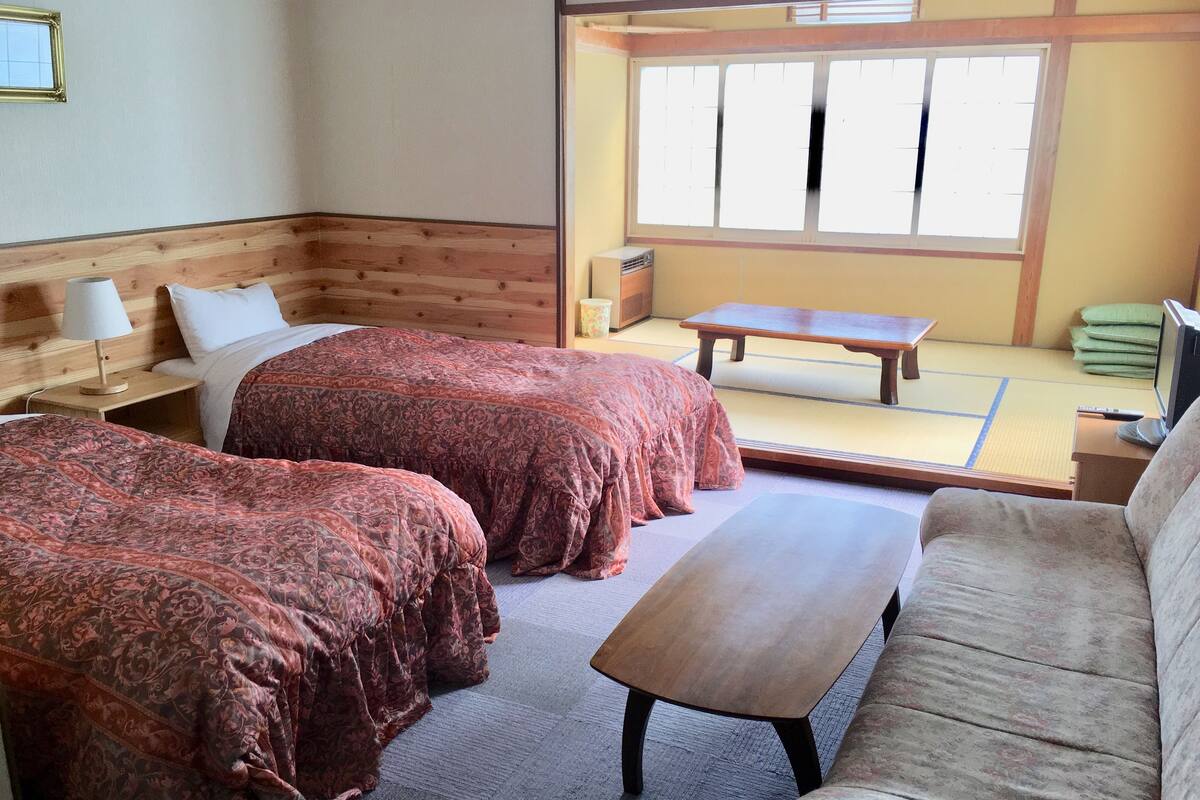Habitación familiar, para no fumadores, vista a la montaña | Edredón